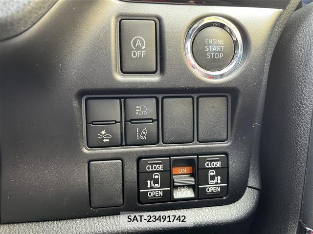 Toyota VOXY 2021-11 209361-7
