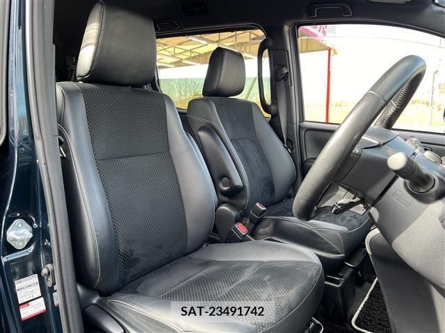 Toyota VOXY 2021-11 209361-3