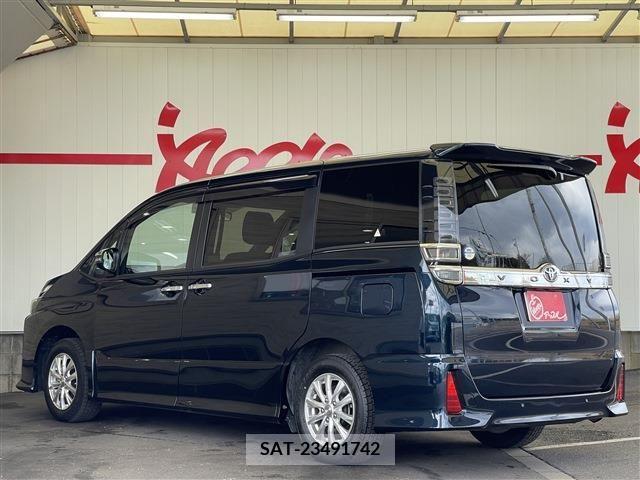 Toyota VOXY 2021-11 209361-1