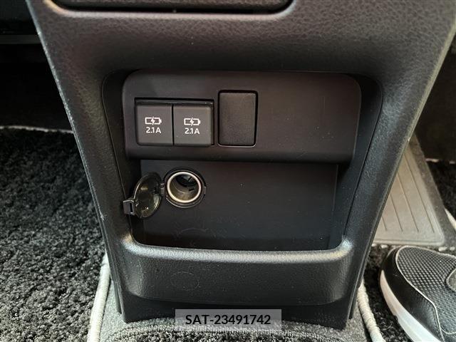 Toyota VOXY 2021-11 209361-15