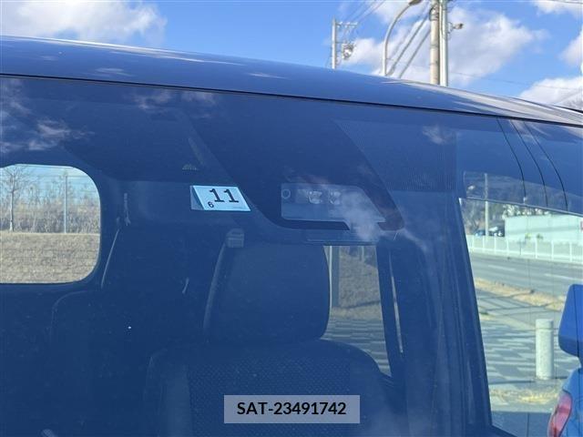Toyota VOXY 2021-11 209361-17