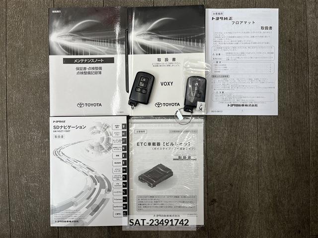 Toyota VOXY 2021-11 209361-19