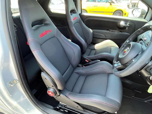 Abarth 695 2022-12 7592-1