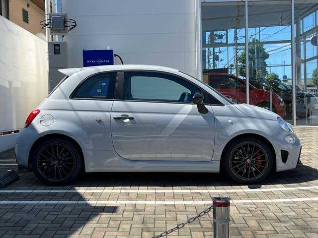 Abarth 695 2022-12 7592-6