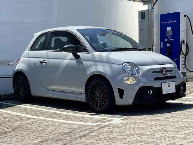 Abarth 695 2022-12 7592-5