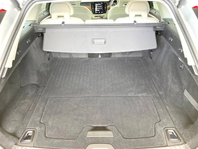 Volvo V90 2017-07 9579-13
