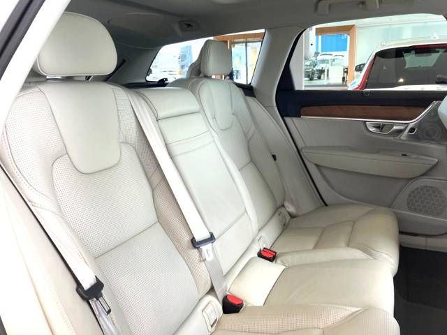 Volvo V90 2017-07 9579-12