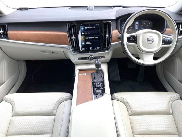 Volvo V90 2017-07 9579-1