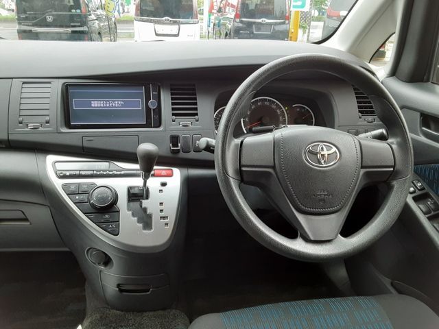 Toyota ISIS 2014-01 5845-11