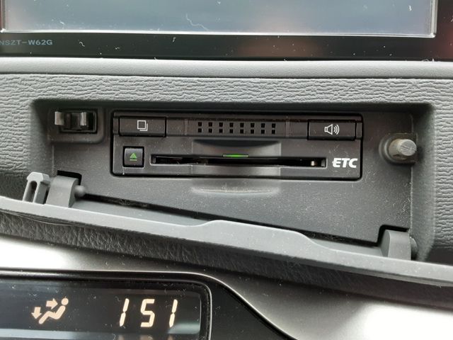 Toyota ISIS 2014-01 5845-18