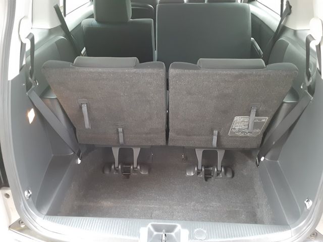 Toyota ISIS 2014-01 5845-9