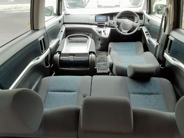 Toyota ISIS 2014-01 5845-10