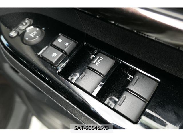 Honda N BOX CUSTOM 2018-01 233808-17