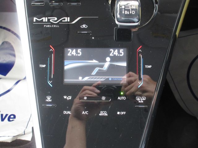 Toyota Mirai 2017-12 10868-17