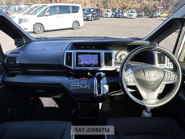 Honda e 2015-03 208095-1