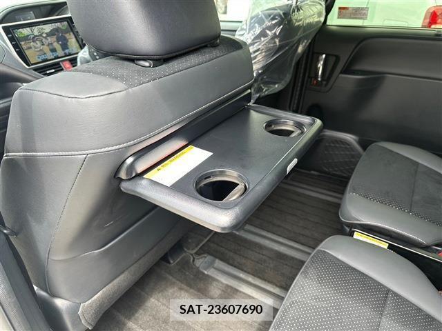 Toyota VOXY 2021-08 288854-16