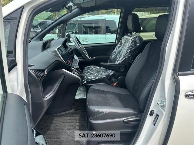 Toyota VOXY 2021-08 288854-2