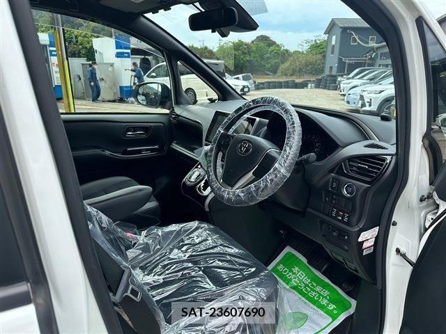 Toyota VOXY 2021-08 288854-18
