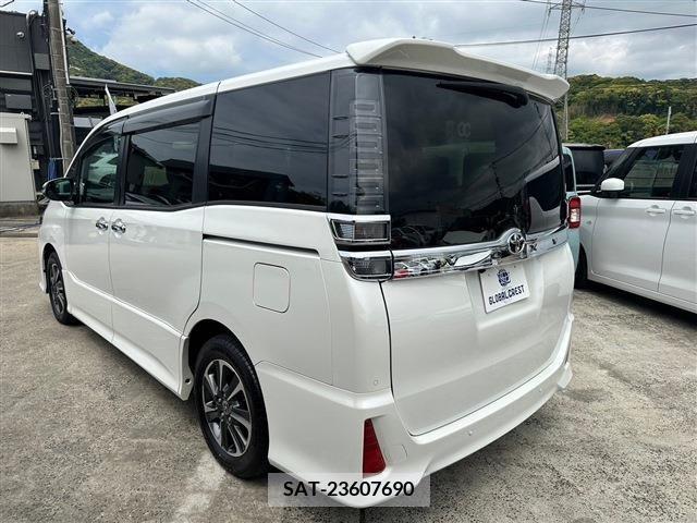 Toyota VOXY 2021-08 288854-11