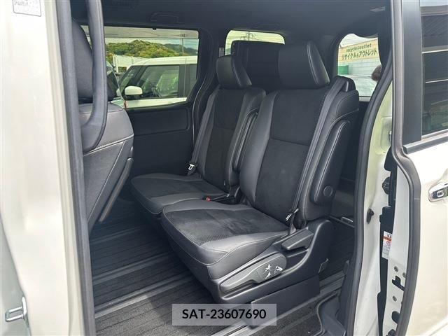 Toyota VOXY 2021-08 288854-3