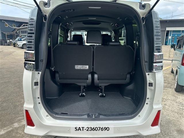 Toyota VOXY 2021-08 288854-5