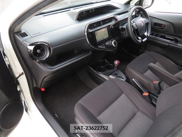 Toyota AQUA 2019-07 261145-6