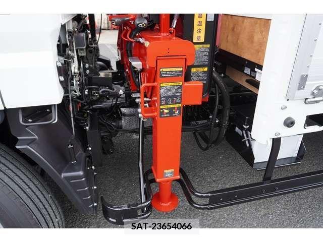 Mitsubishi CANTER 2023-08 202829-19