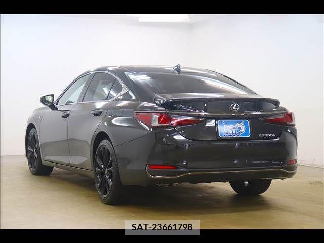Lexus ES 2023-04 334435-19