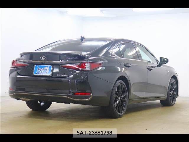 Lexus ES 2023-04 334435-18