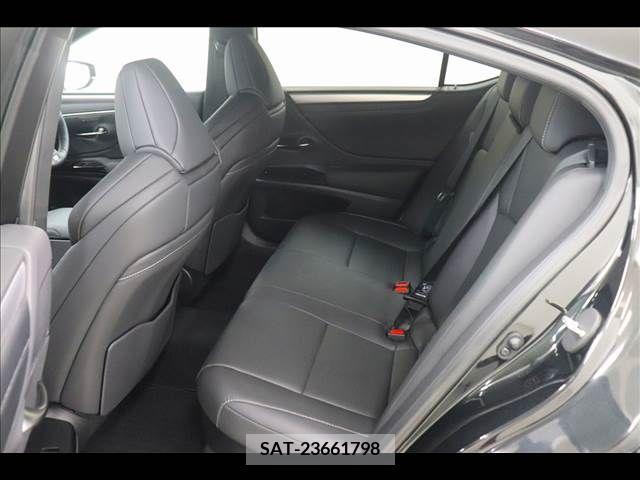 Lexus ES 2023-04 334435-12