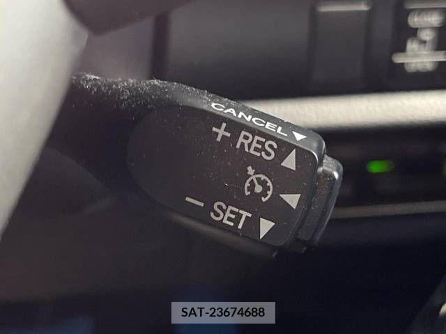 Toyota NOAH 2018-03 321543-4
