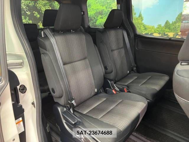 Toyota NOAH 2018-03 321543-11