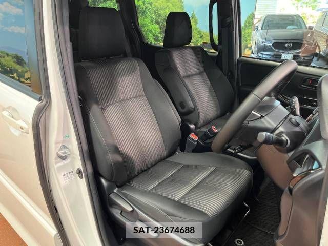 Toyota NOAH 2018-03 321543-10