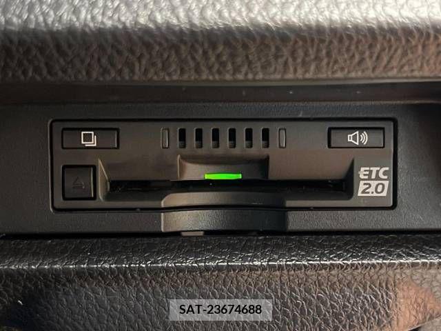 Toyota NOAH 2018-03 321543-9