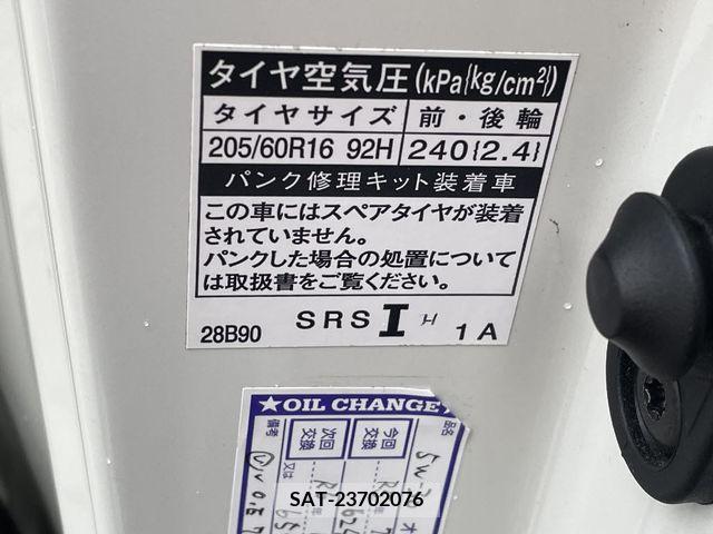 Toyota NOAH 2017-10 219558-22