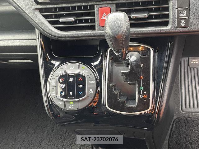 Toyota NOAH 2017-10 219558-14