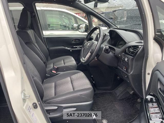 Toyota NOAH 2017-10 219558-4