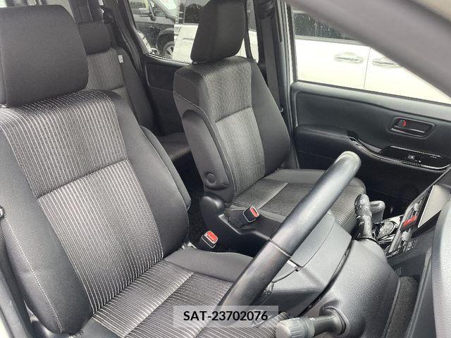 Toyota NOAH 2017-10 219558-5