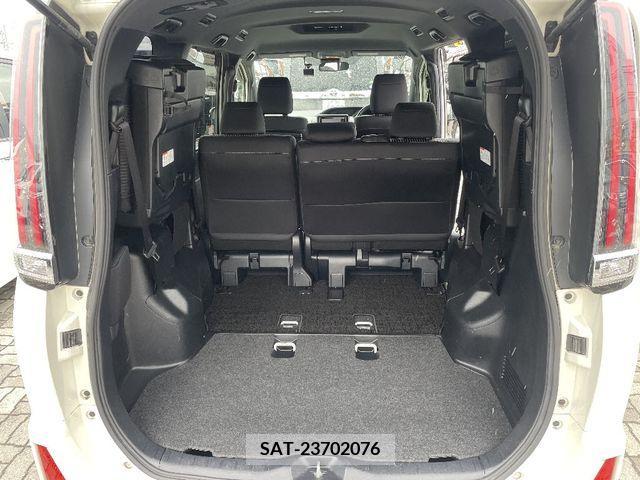 Toyota NOAH 2017-10 219558-7