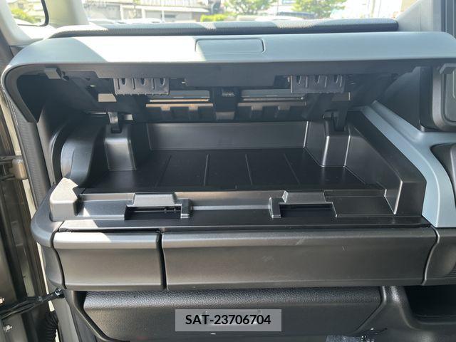 Suzuki SPACIA 2023-08 340838-28