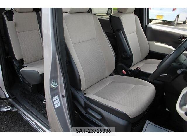Toyota NOAH 2022-09 365148-16
