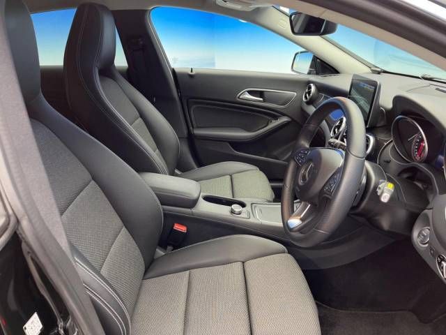 Mercedes Benz CLA-CLASS 2017-11 181775-8