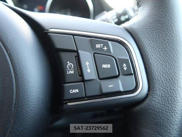 Jaguar E-PACE 2018-08 383173-4