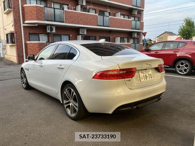 Jaguar XE 2018-06 274005-3