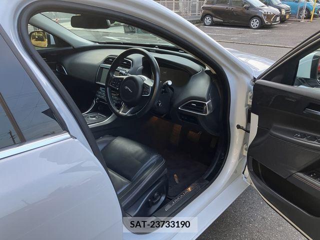 Jaguar XE 2018-06 274005-4
