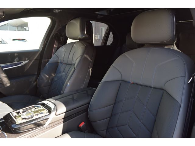 Bmw 7 SERIES 2022-12 20770-16