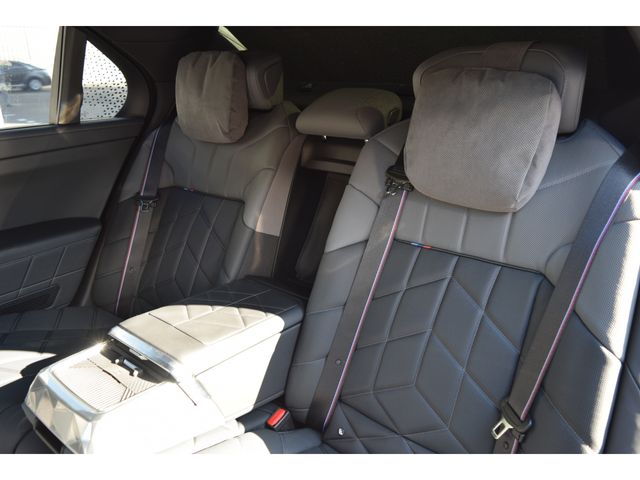 Bmw 7 SERIES 2022-12 20770-18