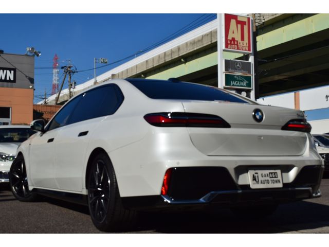 Bmw 7 SERIES 2022-12 20770-5