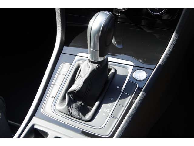VolksWagen GOLF 2017-11 3631-14