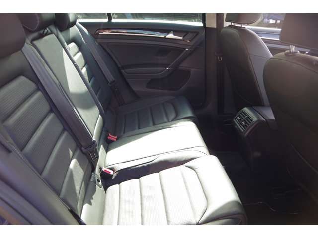 VolksWagen GOLF 2017-11 3631-5